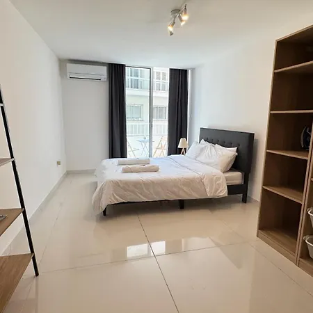 شقة Majestic Seaside Finikoudes لارنكا